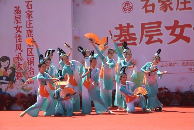 精英華唐藝術(shù)高中參加銅冶鎮(zhèn)基層婦女“女性風(fēng)采大賽”